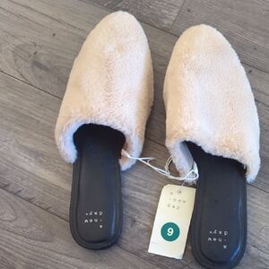 A New Day Women's Cream Faux Fur Slippers